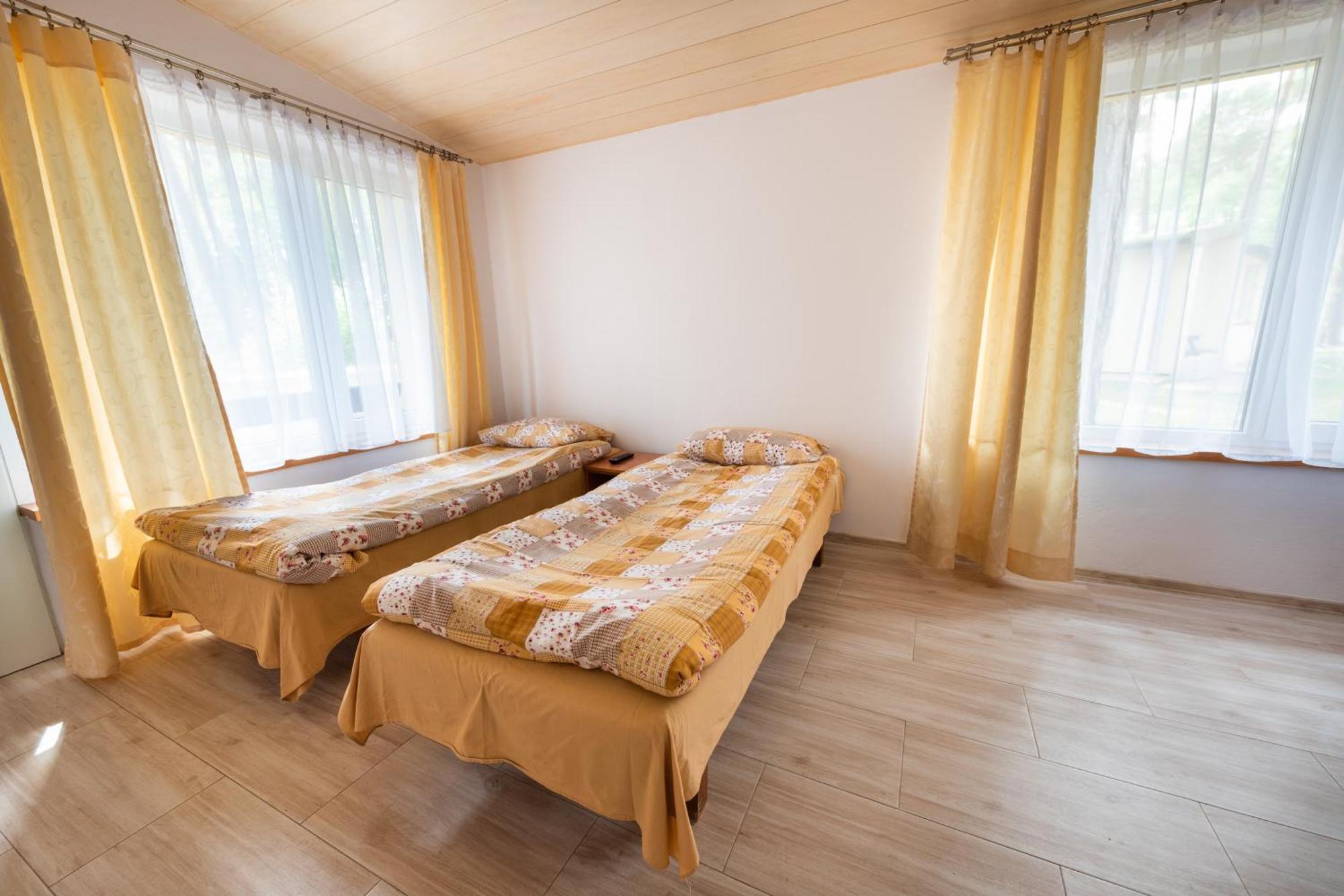 Domki Lesne Uroczysko Ustka Ngoại thất bức ảnh